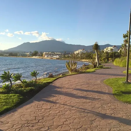 Apartmán Salinas. For 4. Terrace/parking/pools/gym/4mins