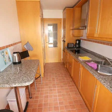 Apartmán Salinas. For 4. Terrace/parking/pools/gym/4mins