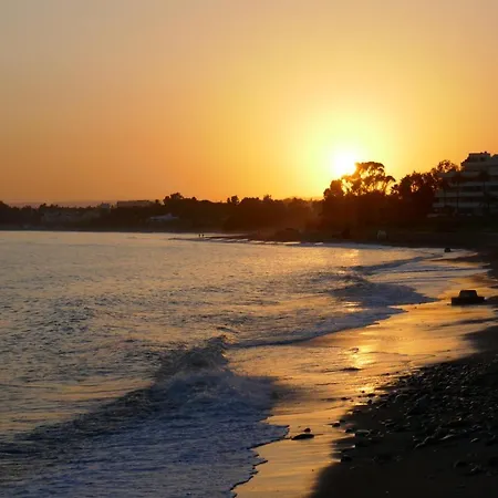 Salinas. For 4. Terrace/parking/pools/gym/4mins Estepona