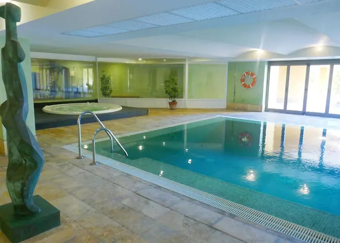 Salinas. For 4. Terrace/parking/pools/gym/4mins