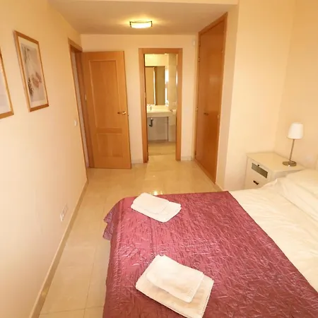 Salinas. For 4. Terrace/parking/pools/gym/4mins