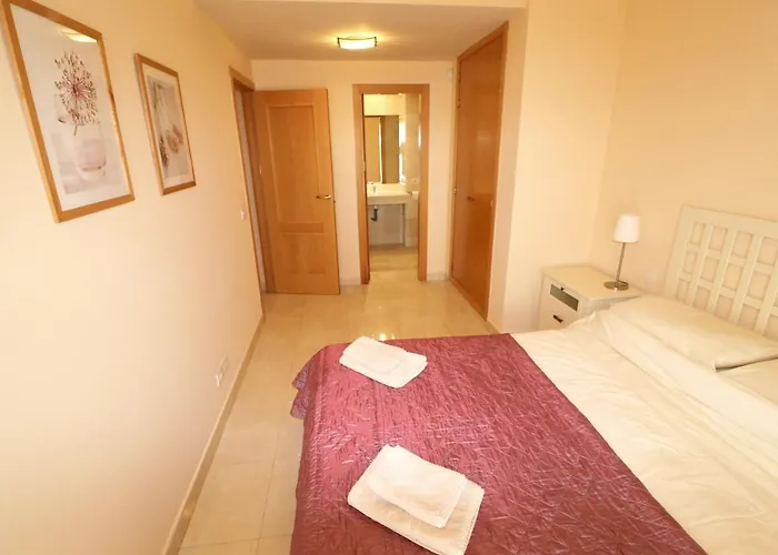 Salinas. For 4. Terrace/parking/pools/gym/4mins