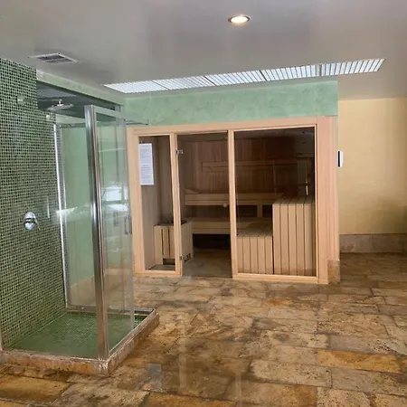 Salinas. For 4. Terrace/parking/pools/gym/4mins *