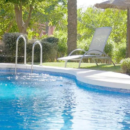 Salinas. For 4. Terrace/parking/pools/gym/4mins * Estepona