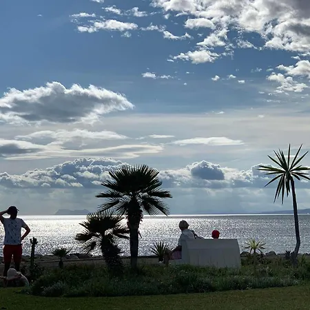 Apartment Salinas. For 4. Terrace/parking/pools/gym/4mins Estepona