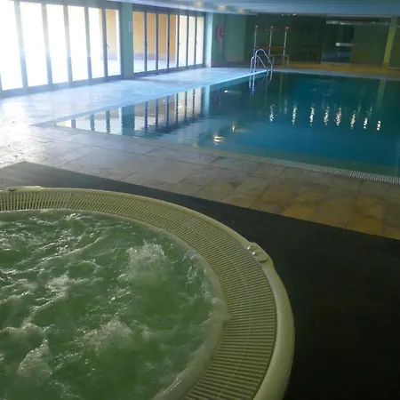 Salinas. For 4. Terrace/parking/pools/gym/4mins شقة
