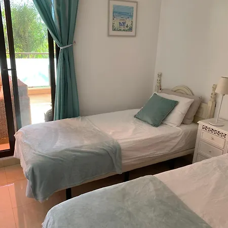 شقة Salinas. For 4. Terrace/parking/pools/gym/4mins إِستيبونا